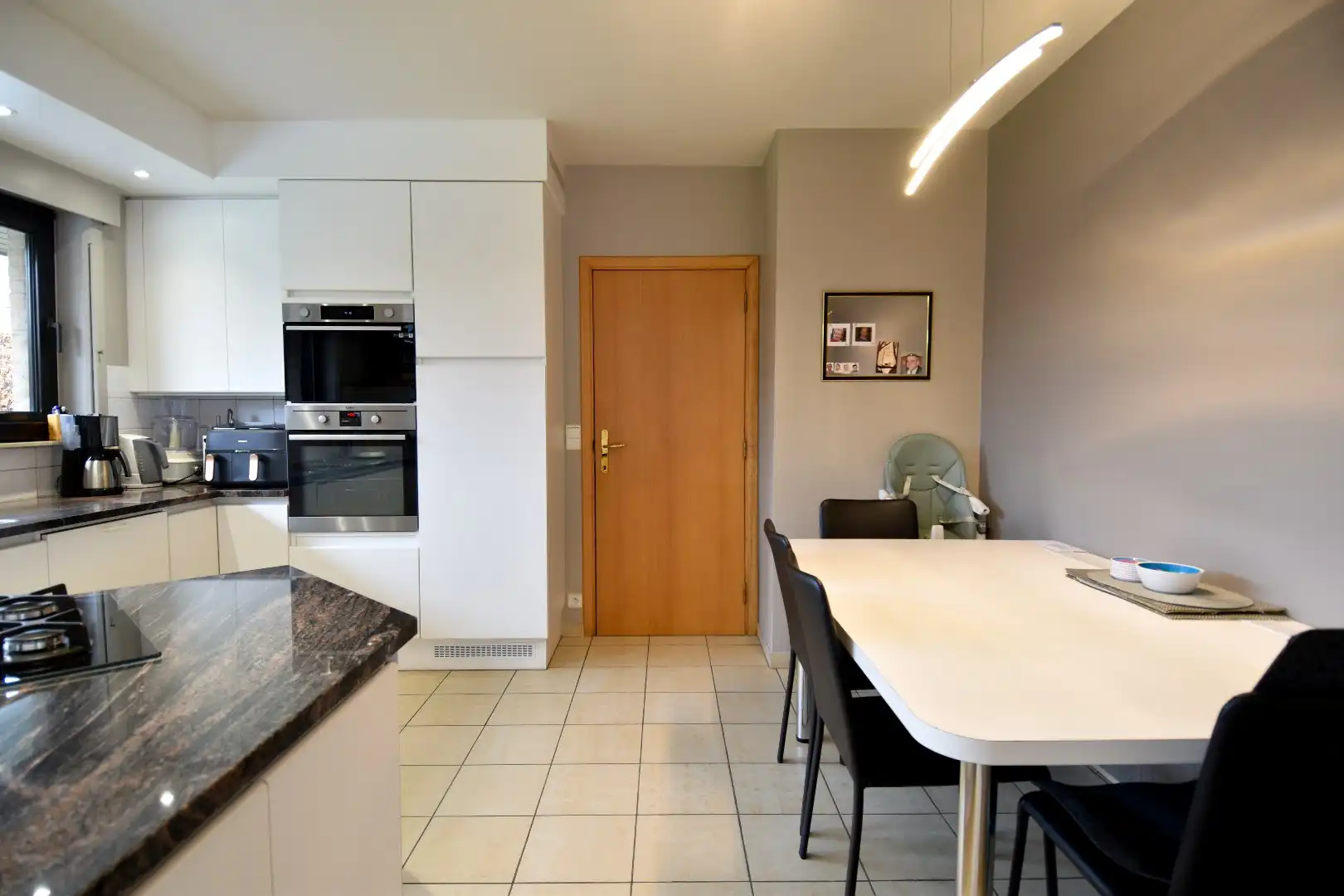 Alleenstaande woning met 4 slaapkamers en zonnige tuin te koop in residentiële buurt te Wevelgem foto 8