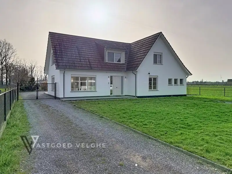 Woning met potentieel op 1.805 m² — landelijke topligging & open panorama foto {{pictureIndex}}