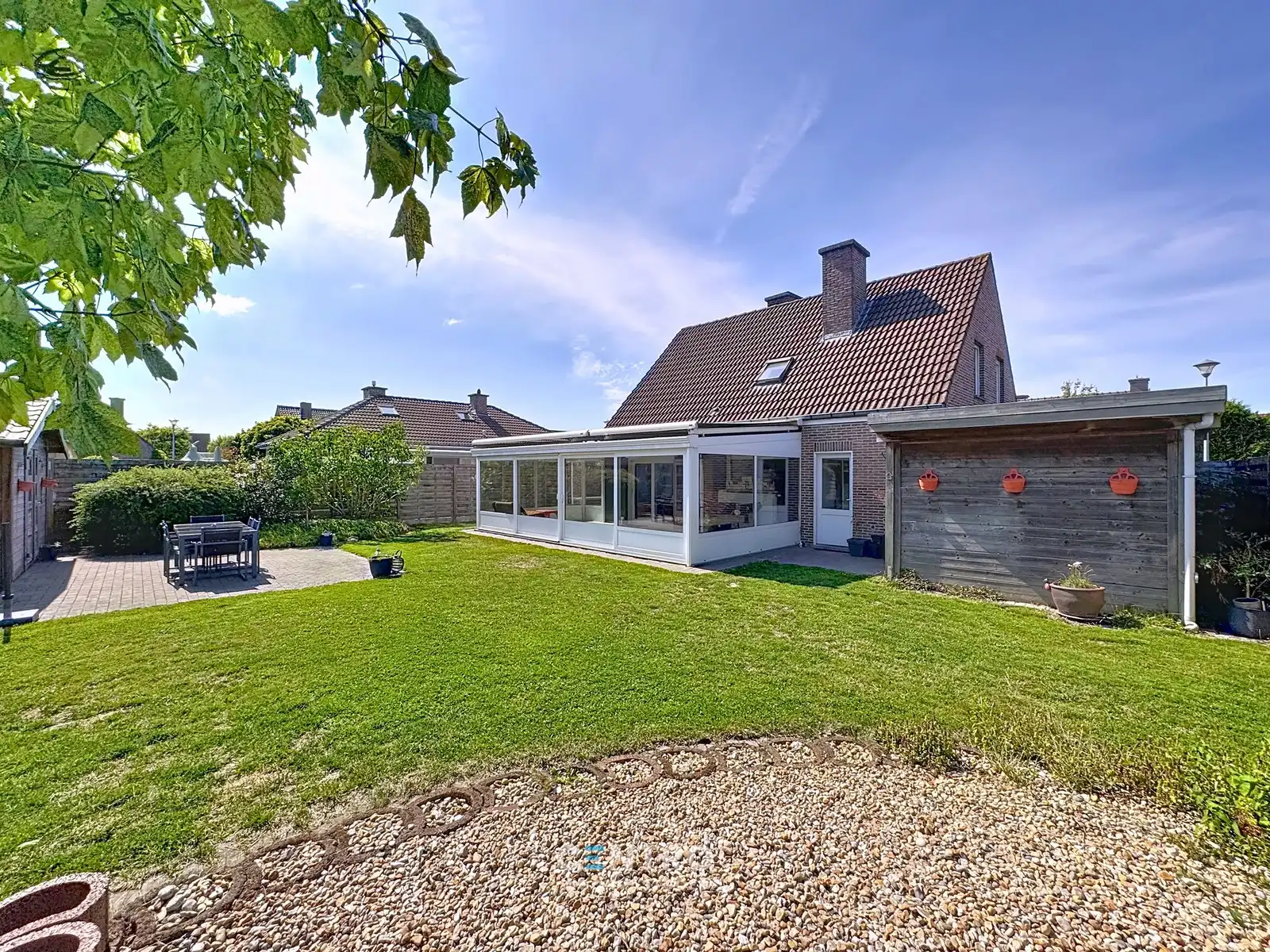 Villa met 5 slpks, veranda én carport te Roeselare! foto 2