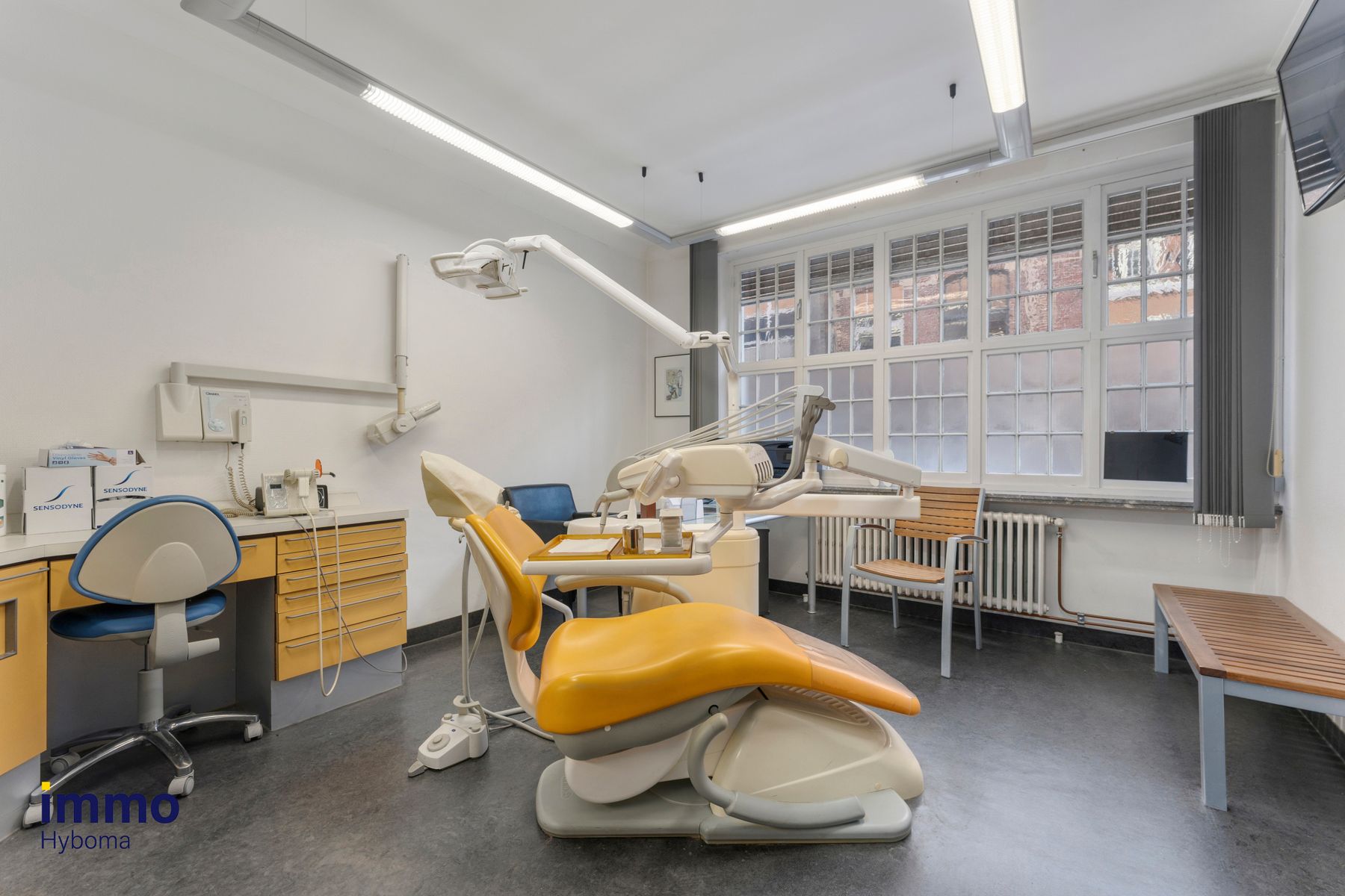 Karaktervolle woning met praktijkgedeelte in hartje Eeklo foto 8