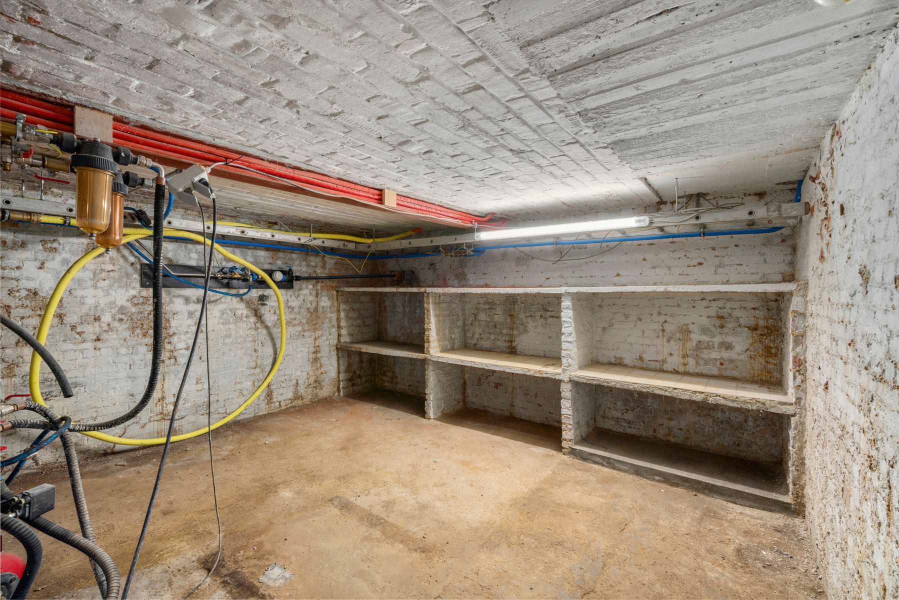 Verder te renoveren woning met drie slaapkamers te Smetlede! foto 19