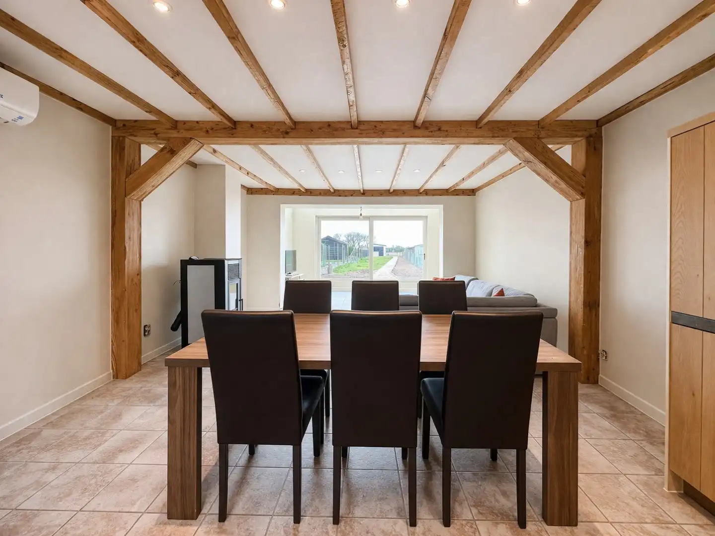 Gerenoveerde woning met o.a. 3 kamers, tuin & garage foto 6