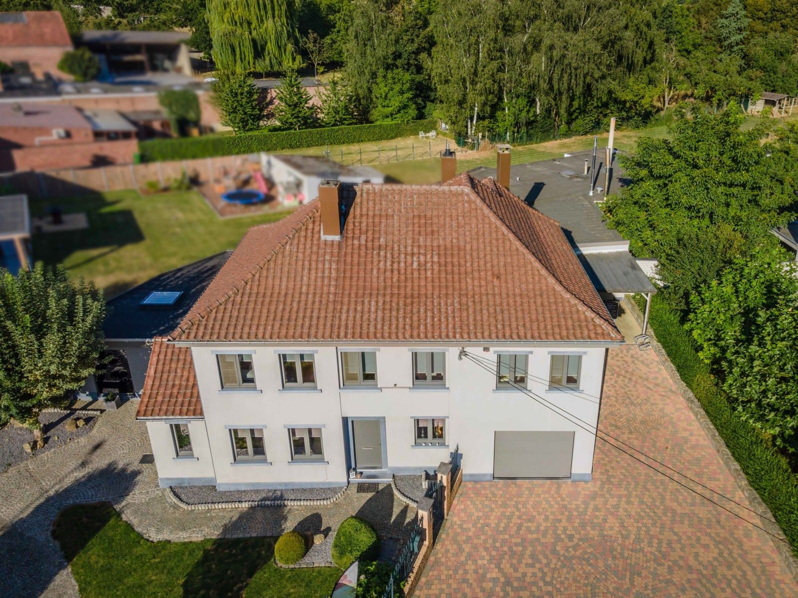 Handelszaak met woonst op toplocatie foto {{pictureIndex}}