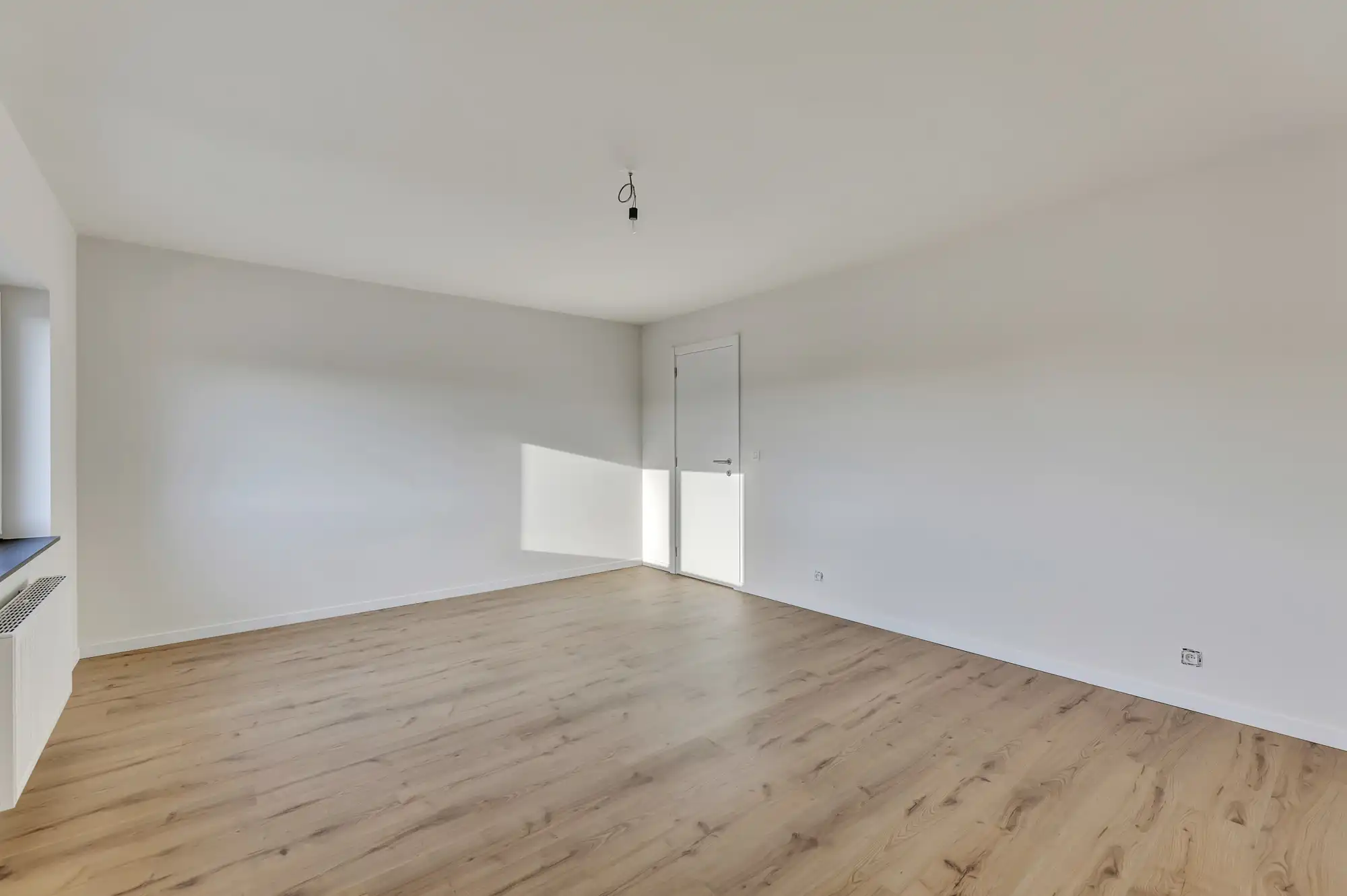 Volledig gerenoveerde woning met 4 slpks en tuin foto 11