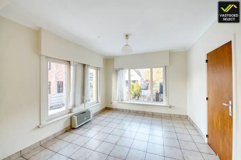 Te renoveren woning met tuin en garage in Sint-Laureins foto 3