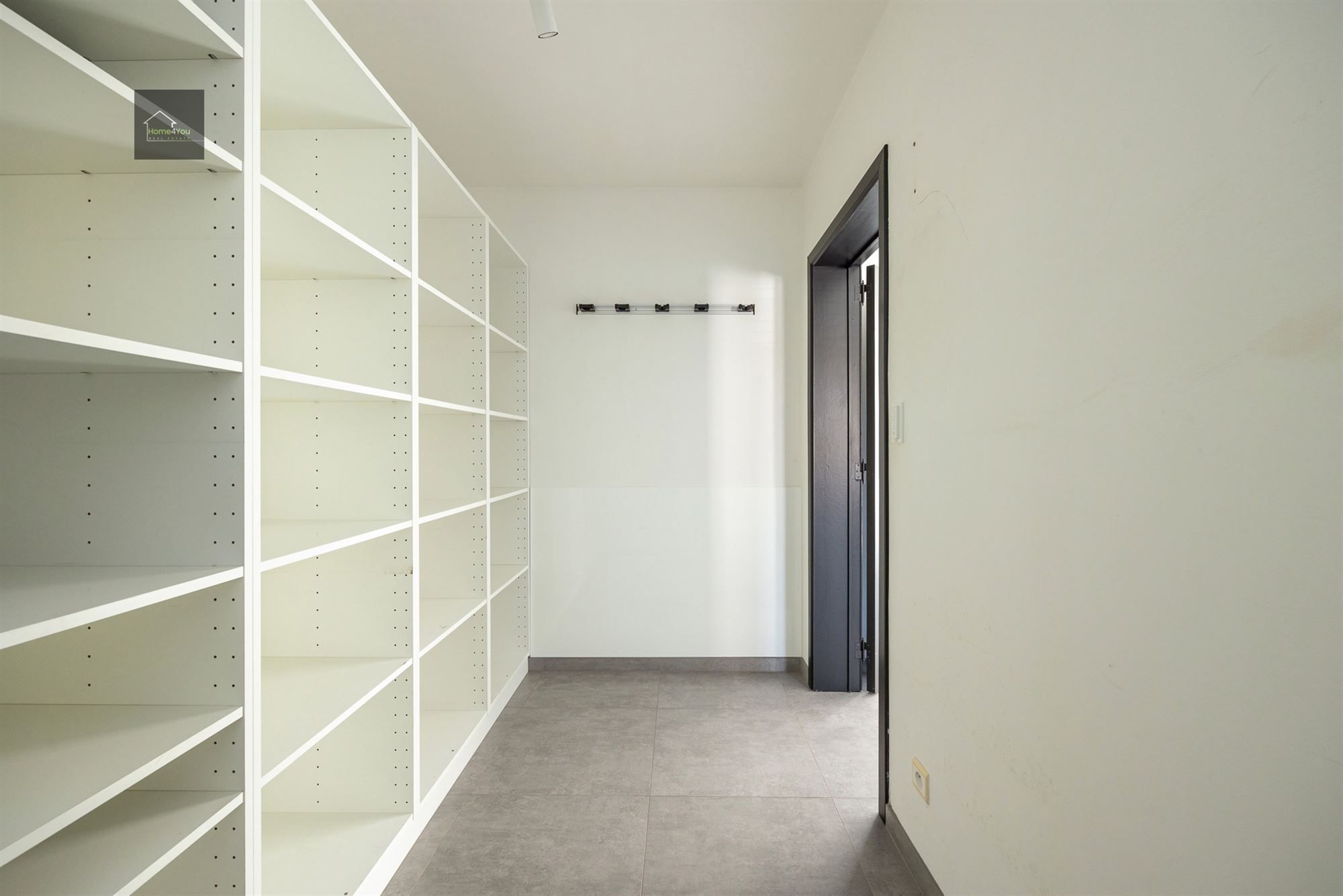 Zeer ruim en luxueus appartement op toplocatie foto 12