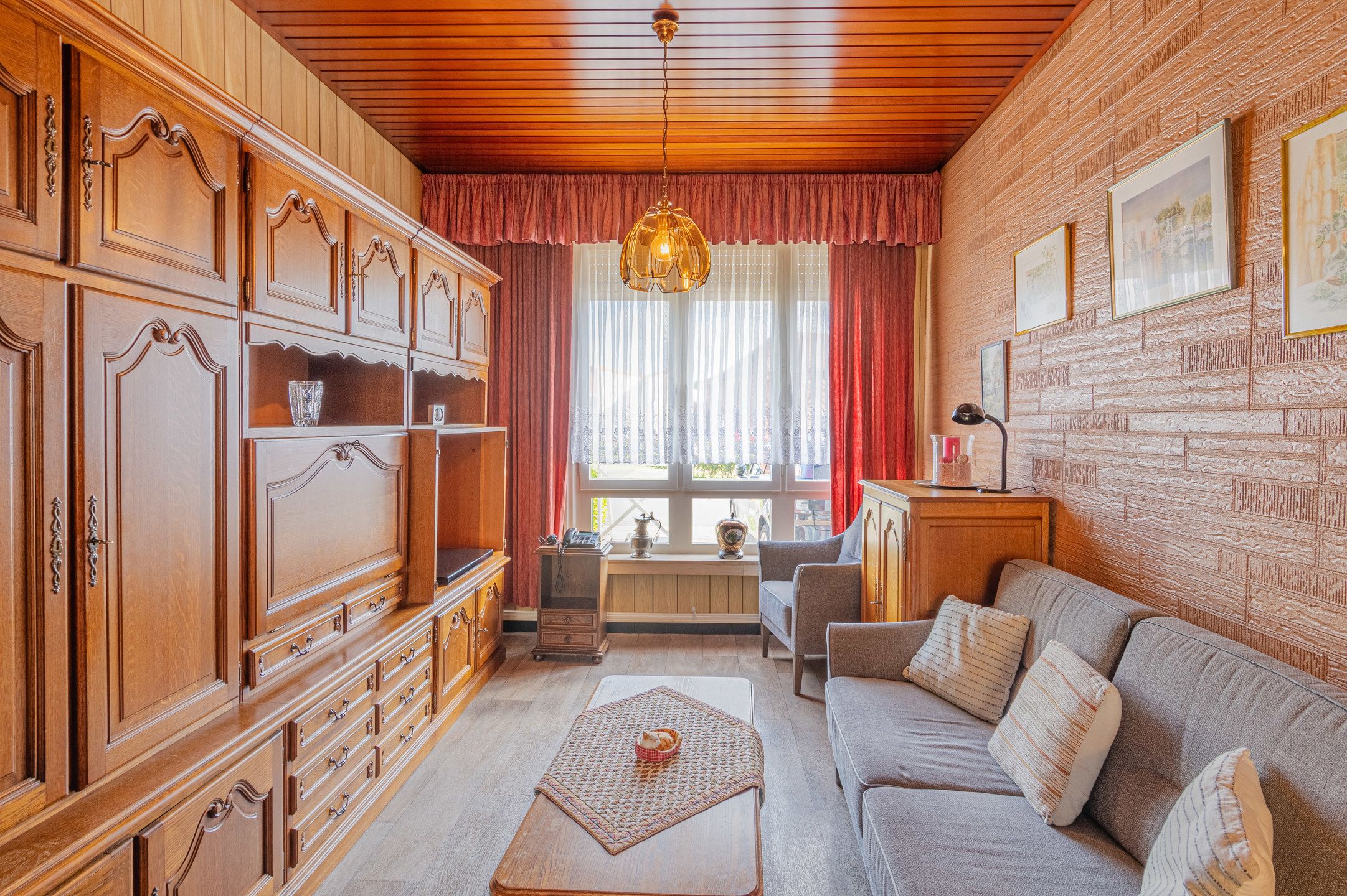 Knusse te renoveren woning met garage foto 4