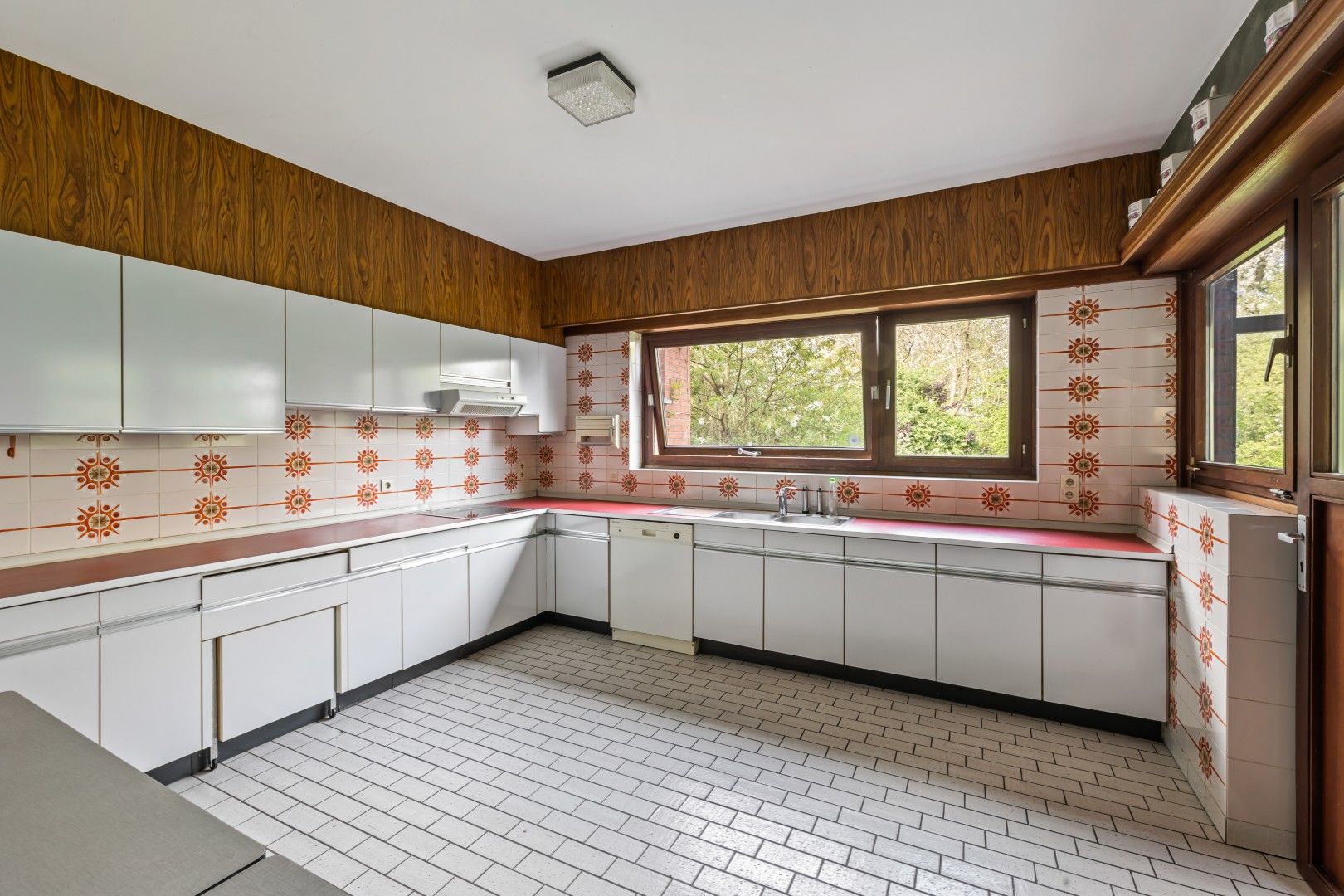 SEVENTIES BUNGALOW OP PERCEEL 46 A 48 CA MET POTENTIËLE BOUWGROND foto 15