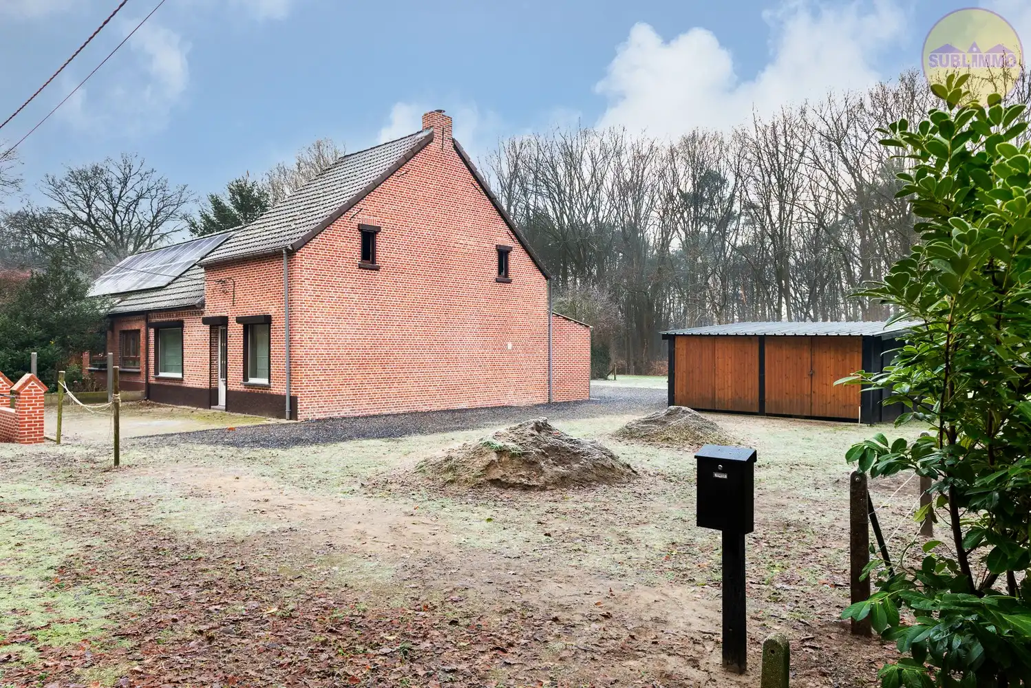 Charmante halfopen bebouwing op idyllische bosrijke locatie – uniek renovatieproject foto 3