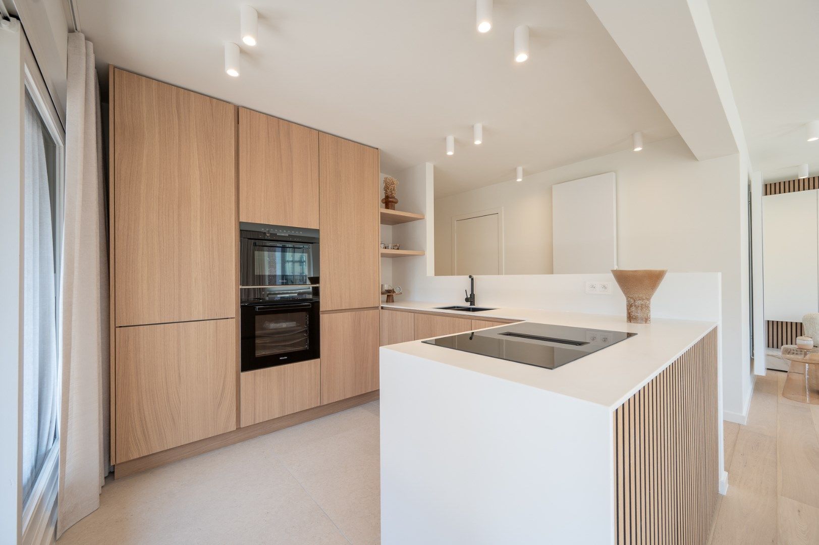 Prachtig gerenoveerd hoekappartement in centrum Knokke vlakbij de Zeedijk en het Van Bunnenplein  foto 12
