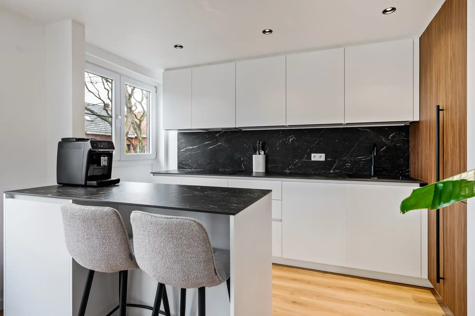 Uitstekend gelegen en instapklaar gerenoveerd appartement foto 3