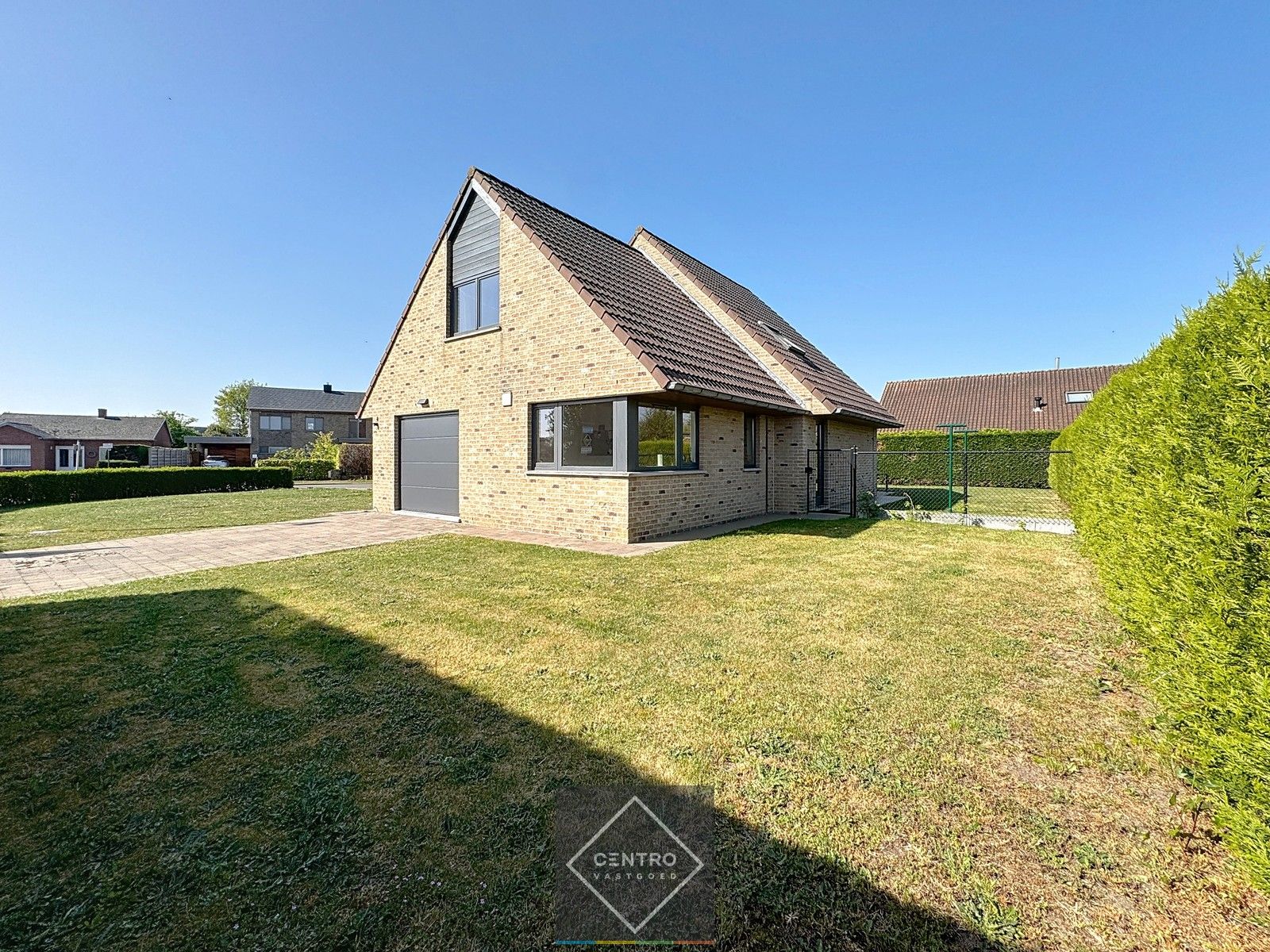 Instapklare lichtrijke VILLA met 3 slpks, garage en leuke tuin! foto 23
