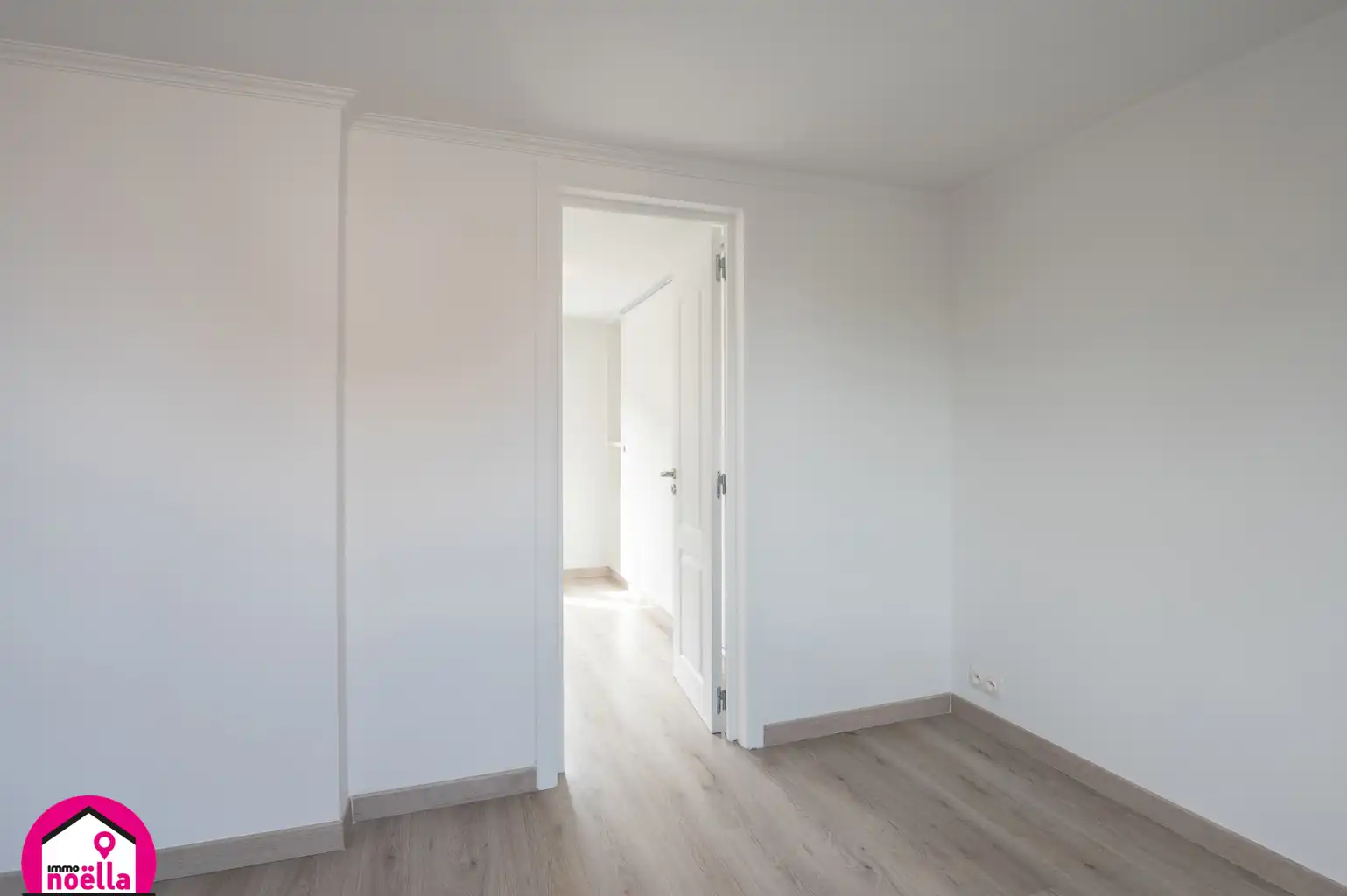 Half open bebouwing met garage en berging foto 10