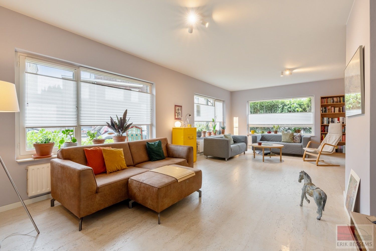 Karaktervolle woning uit 1980 bevindt zich op een perceel van maar liefst 1.399 m² en biedt een bewoonbare oppervlakte van 278 m² foto 7