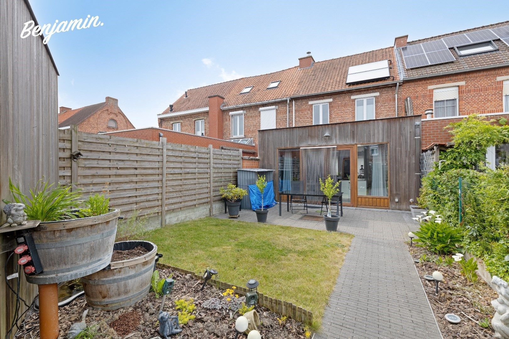 Kwalitatief gerenoveerde rijwoning met tuin, terras en 3 slaapkamers in Menen - gerenoveerd in 2013, EPC label C en 2 badkamers. foto 8