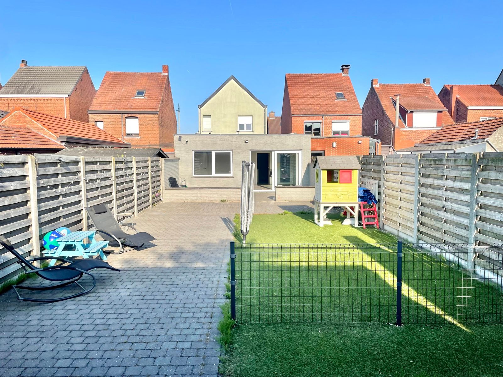 Charmante ruime en instapklare woning met zonnige tuin foto {{pictureIndex}}