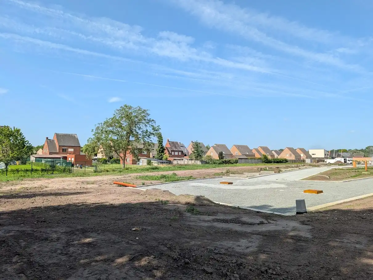 Laatste bouwgrond voor open bebouwing in nieuwe woonwijk foto 3