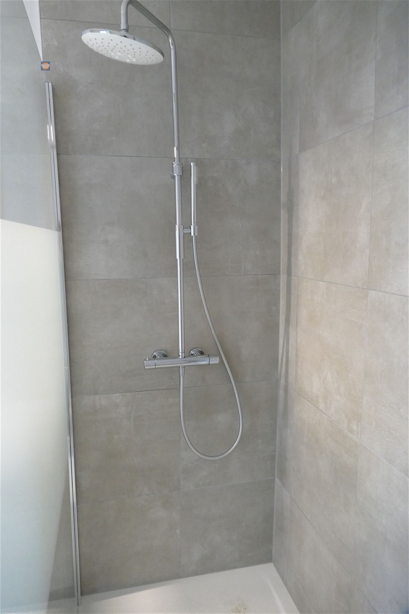 Lichtrijk appartement met terras en autostaanplaats op centrale ligging foto 12