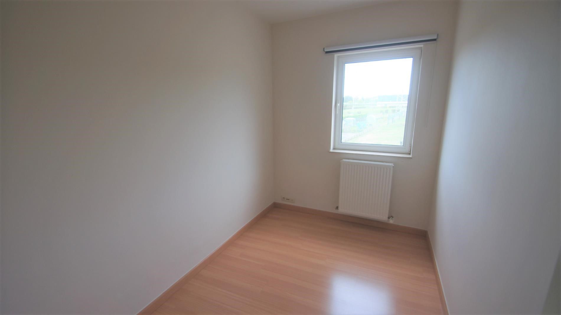 Goed gelegen appartement met 2 slaapkamers en garage. foto 6