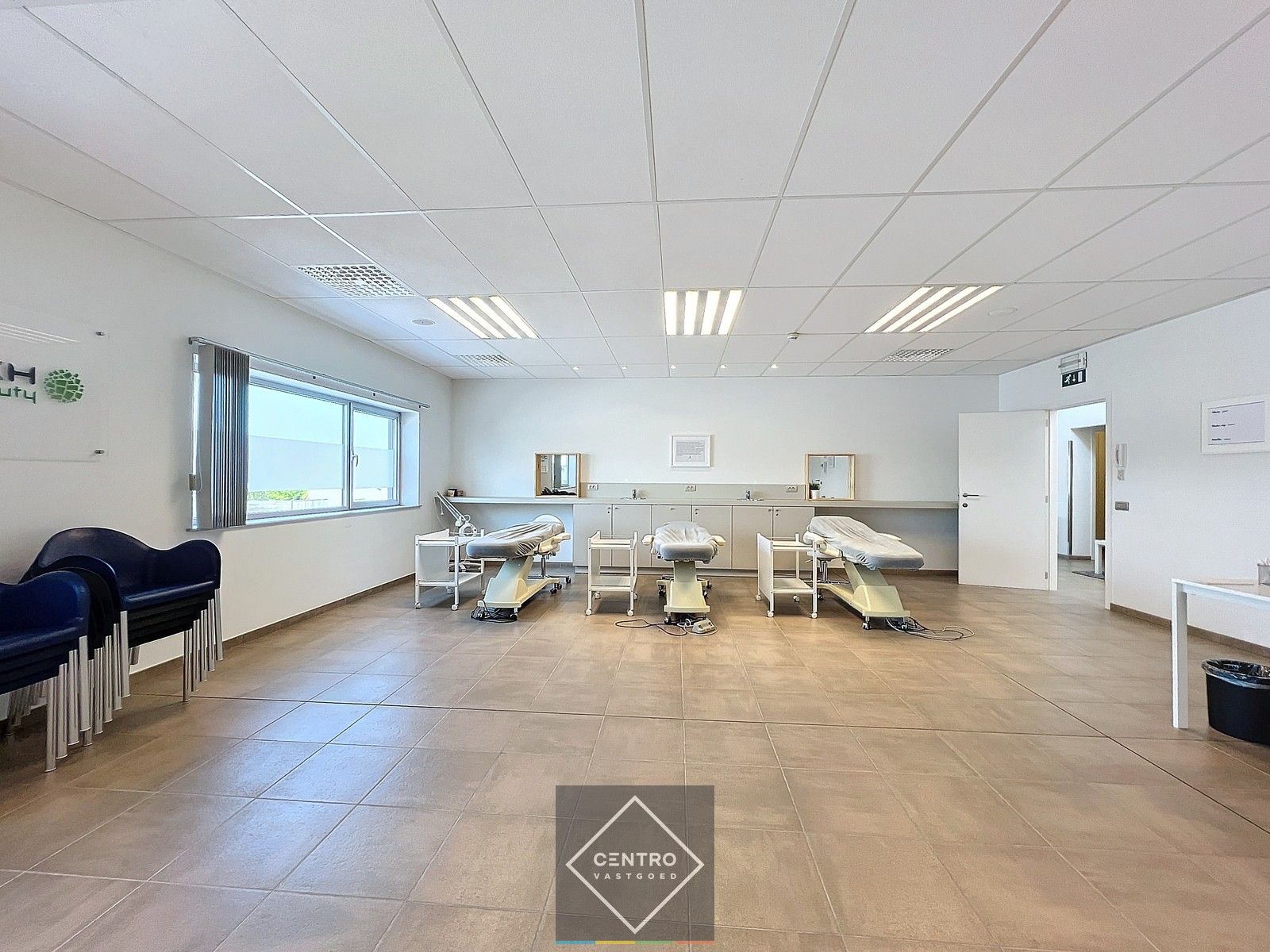 Instapklaar PERFECT onderhouden multifunctioneel BEDRIJFSPAND (1.180 m²) voor handel, kantoor of dienstensector (huidige uitbating: opleidingscentrum) ! foto 51