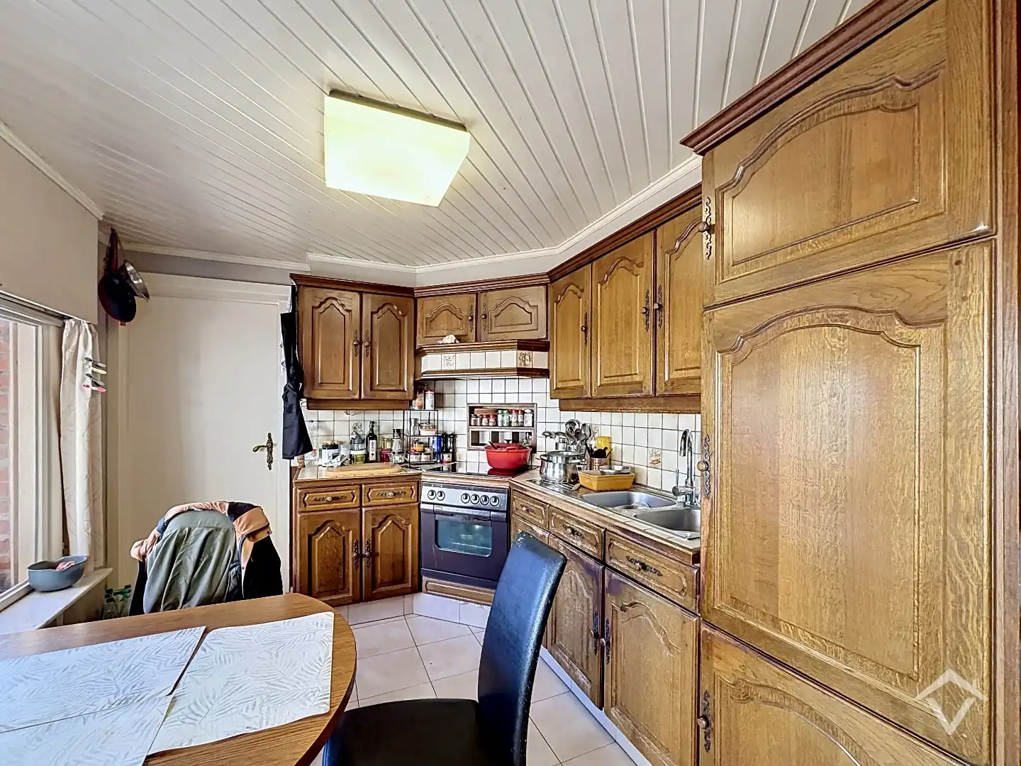 Woning met 3 slaapkamers en 2 garages te Eernegem foto 8
