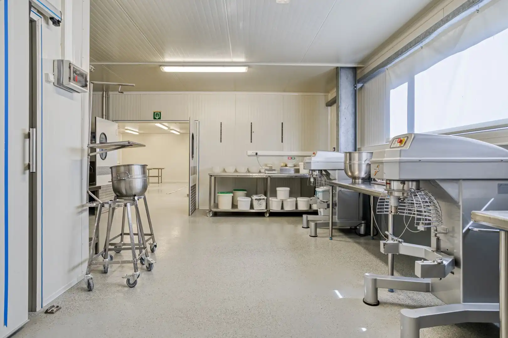 Instapklaar bedrijfsgebouw - ideaal voor voeding, bakkerij, confiserie en ruim loft-appartement te Blankenberge foto 8