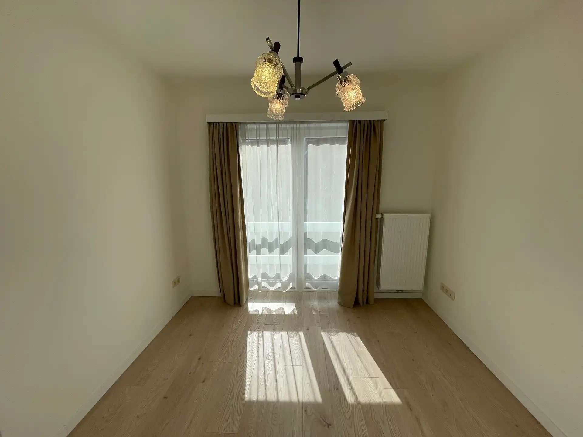 Gunstig gelegen totaal gerenoveerde woning met ruim magazijn. foto 22