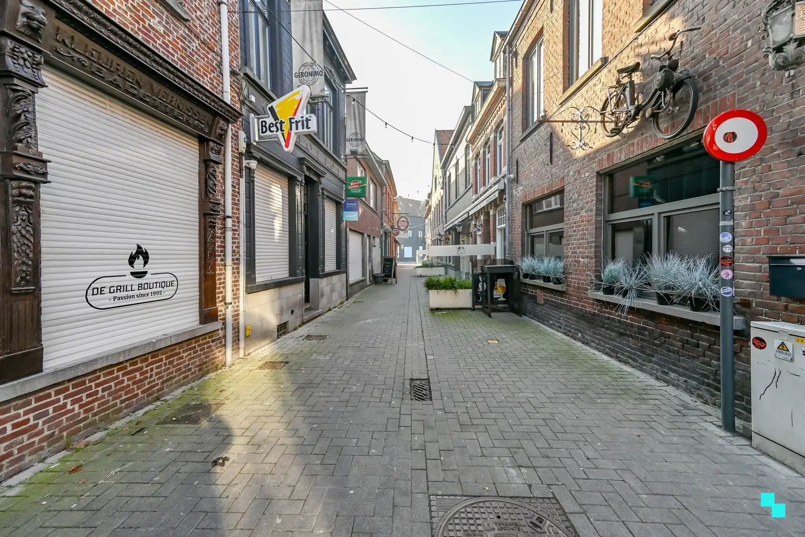 Uiterst commercieel gelegen handelspand foto 27