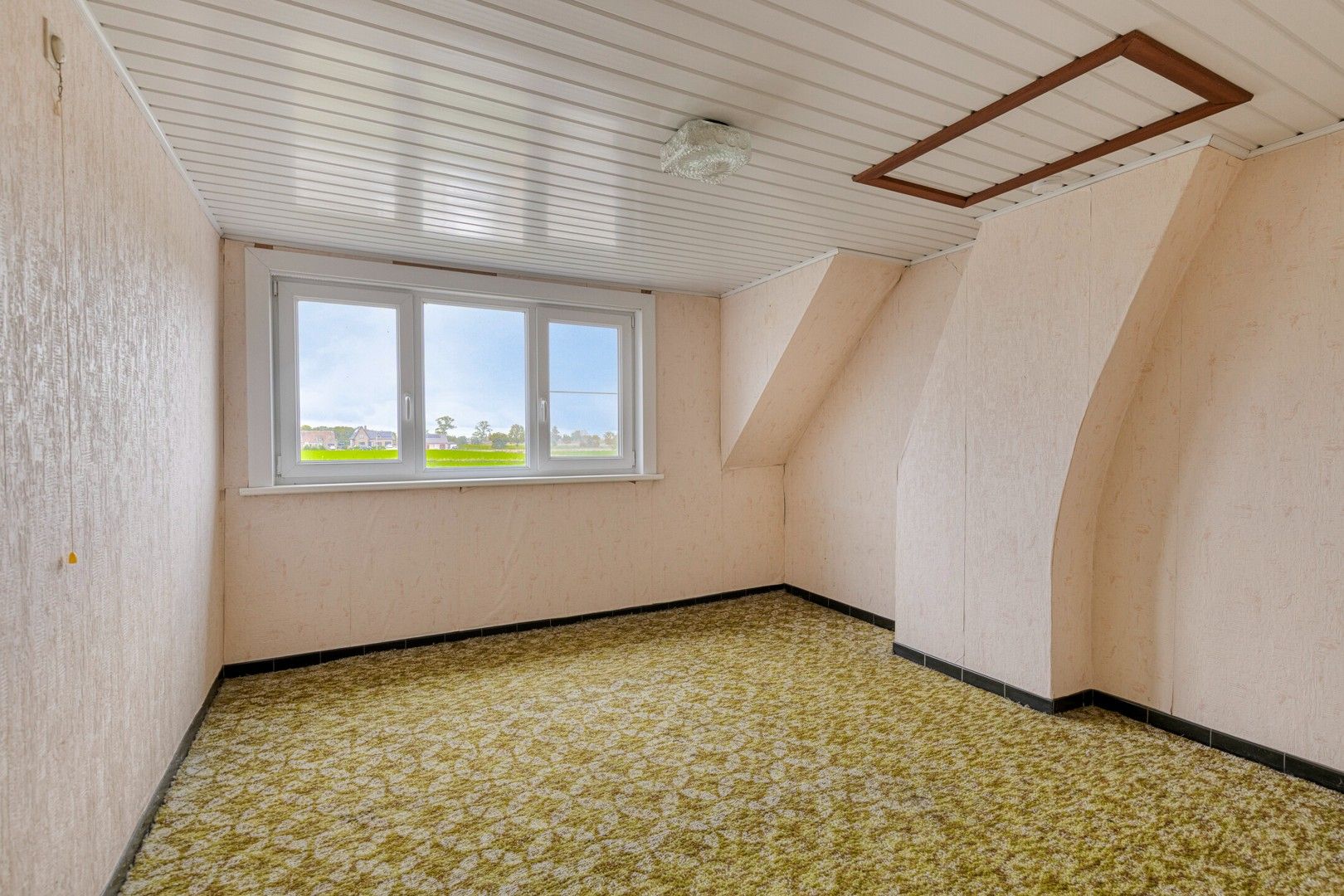 Te renoveren halfopen bebouwing met ruime garage en tuin op 691 m² foto 11