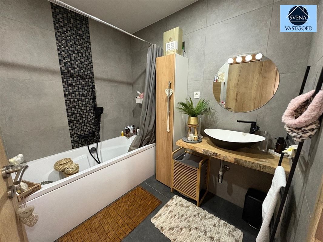 ZEER MOOIE EN EIGENTIJDSE WONING MET 4 SLAAPKAMERS foto 8