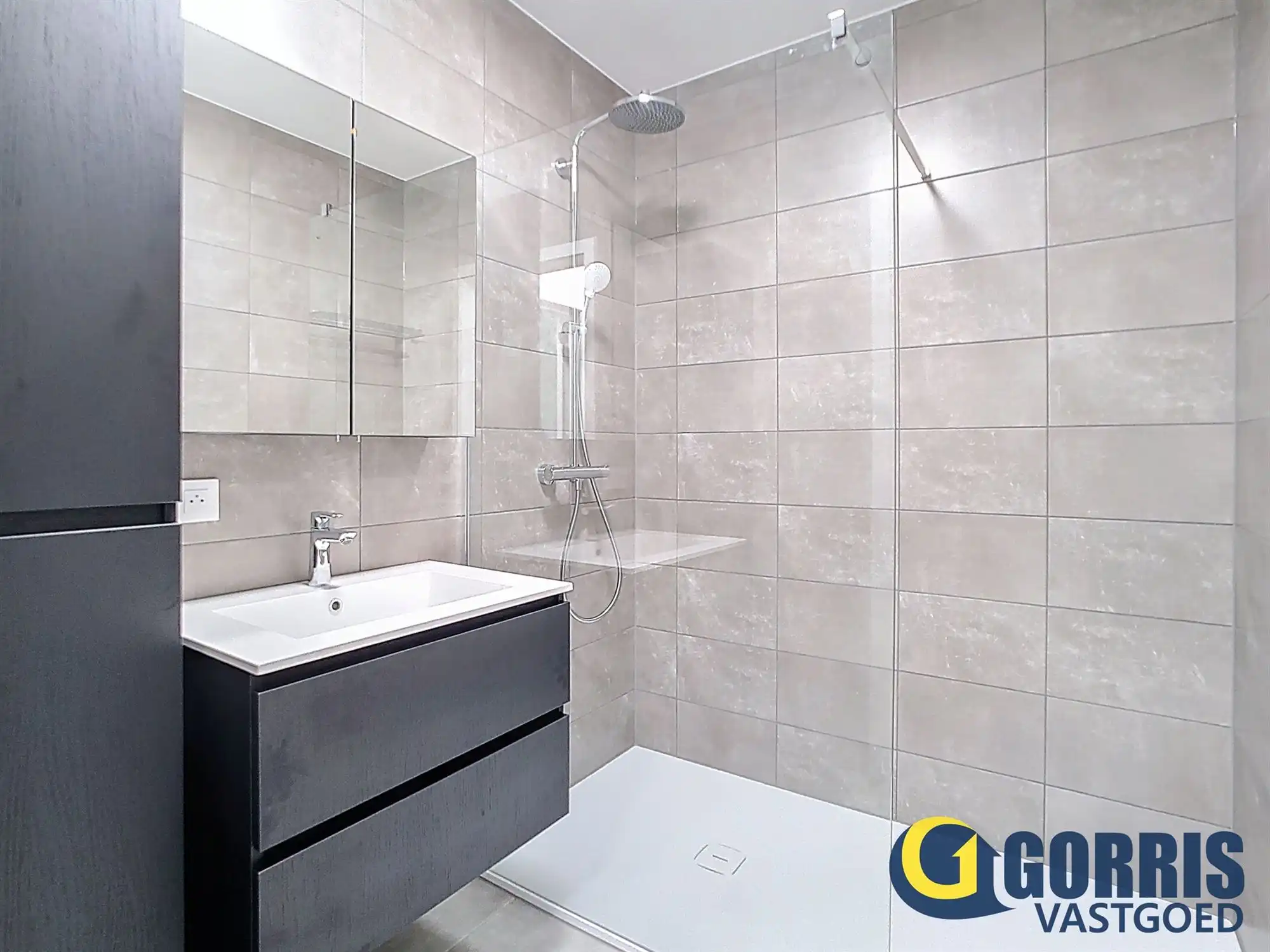 Rustig gelegen gelijkvloers nieuwbouwappartement met 2 slaapkamers. foto 8