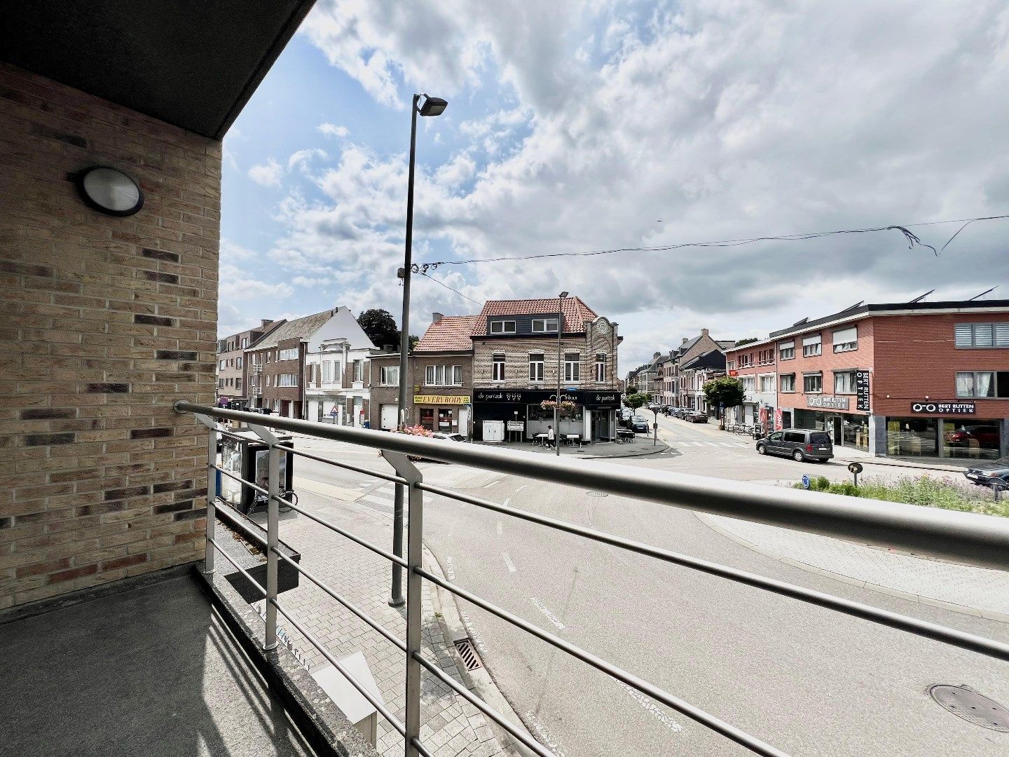 Ruim 1 slpk app met 2 terassen in het centrum van Wommelgem foto 9