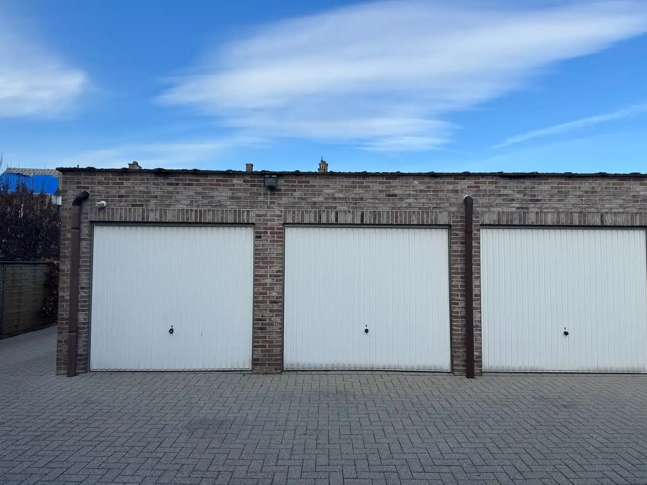 Garagebox met kantelpoort te Wijnegem! foto 2