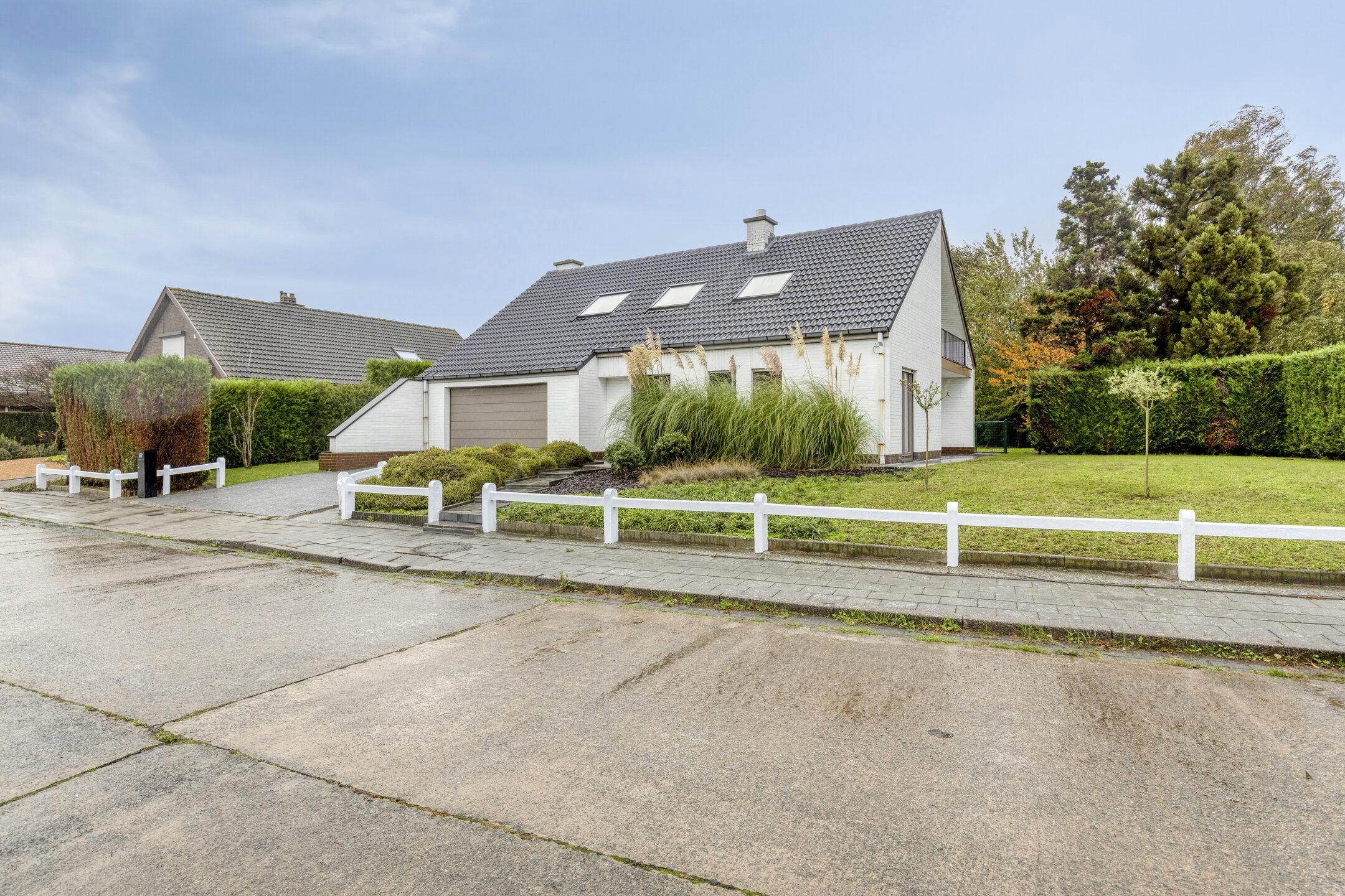 Ruime woning omgeven door groene tuin met 4 slaapkamers foto 18