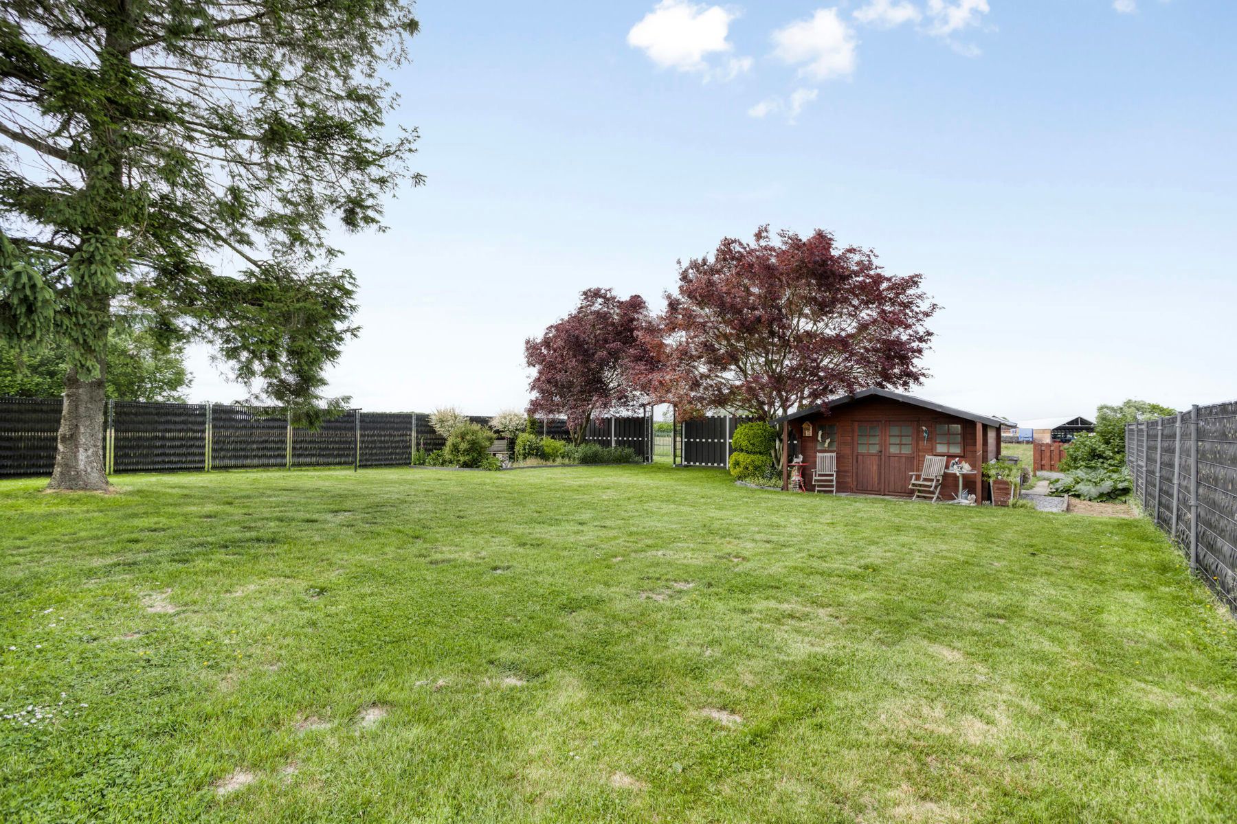 Open bebouwing met 4 slp, tuin, garage en prachtig uitzicht! foto 23