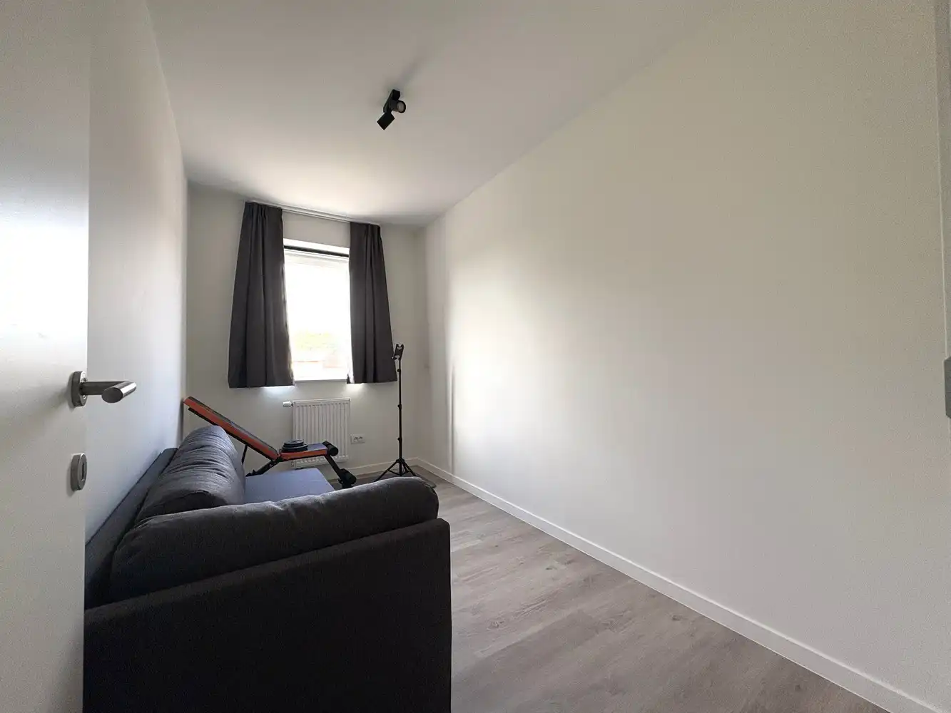 Lichtrijke nieuwbouwwoning in het centrum van Torhout foto 11