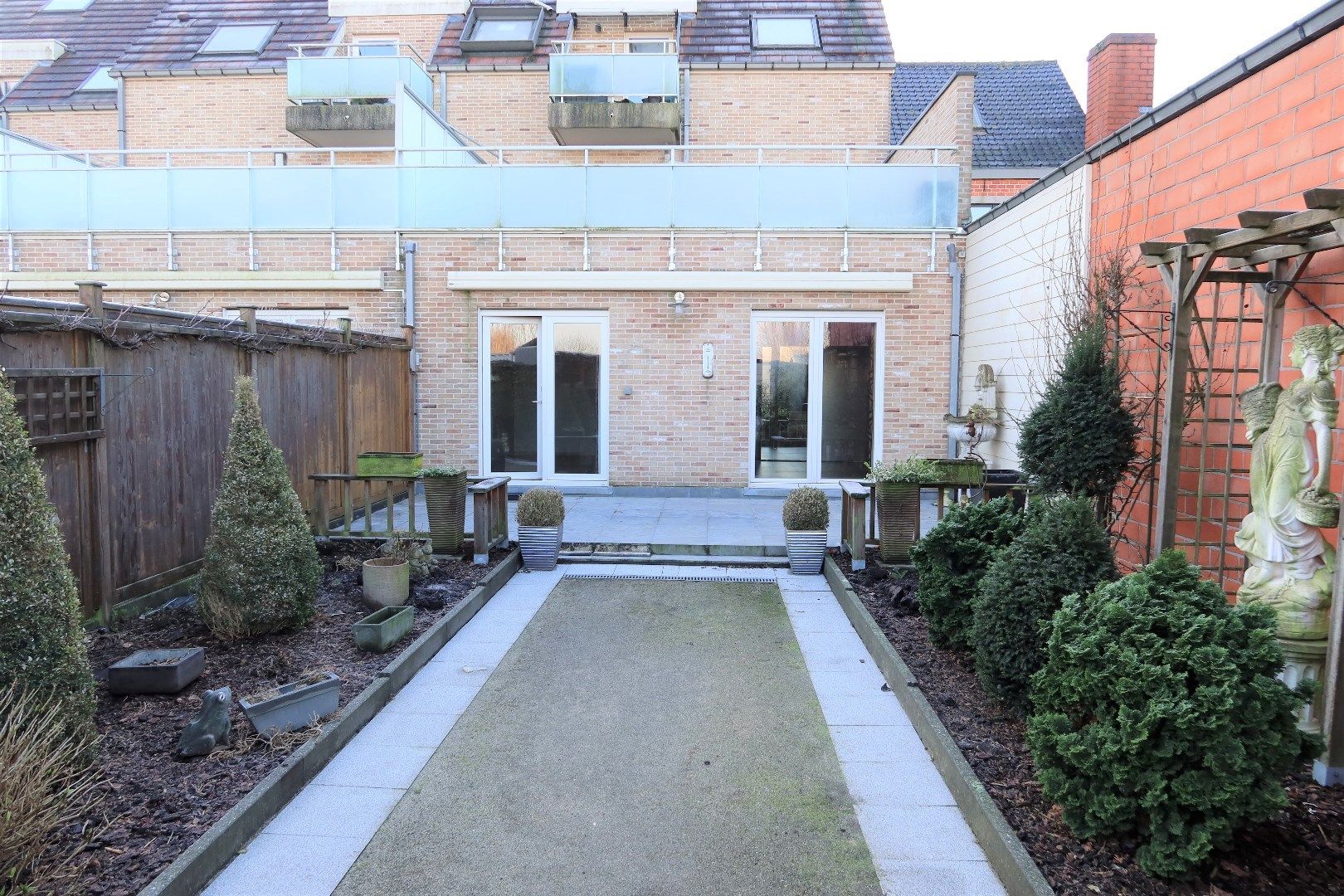 Gelijkvloers app met 2 slk, tuin en garage foto 19