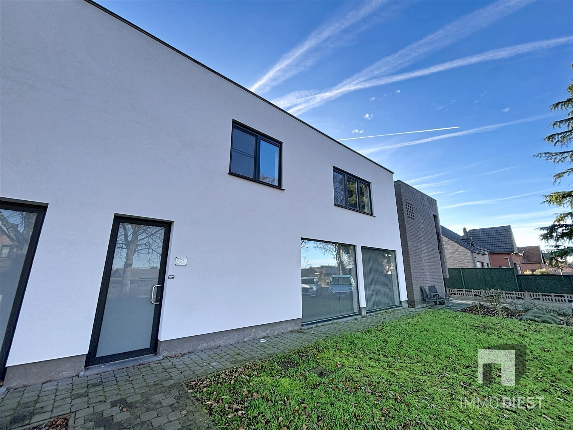 Gezingswoning met 3 slaapkamers en tuintje foto 2