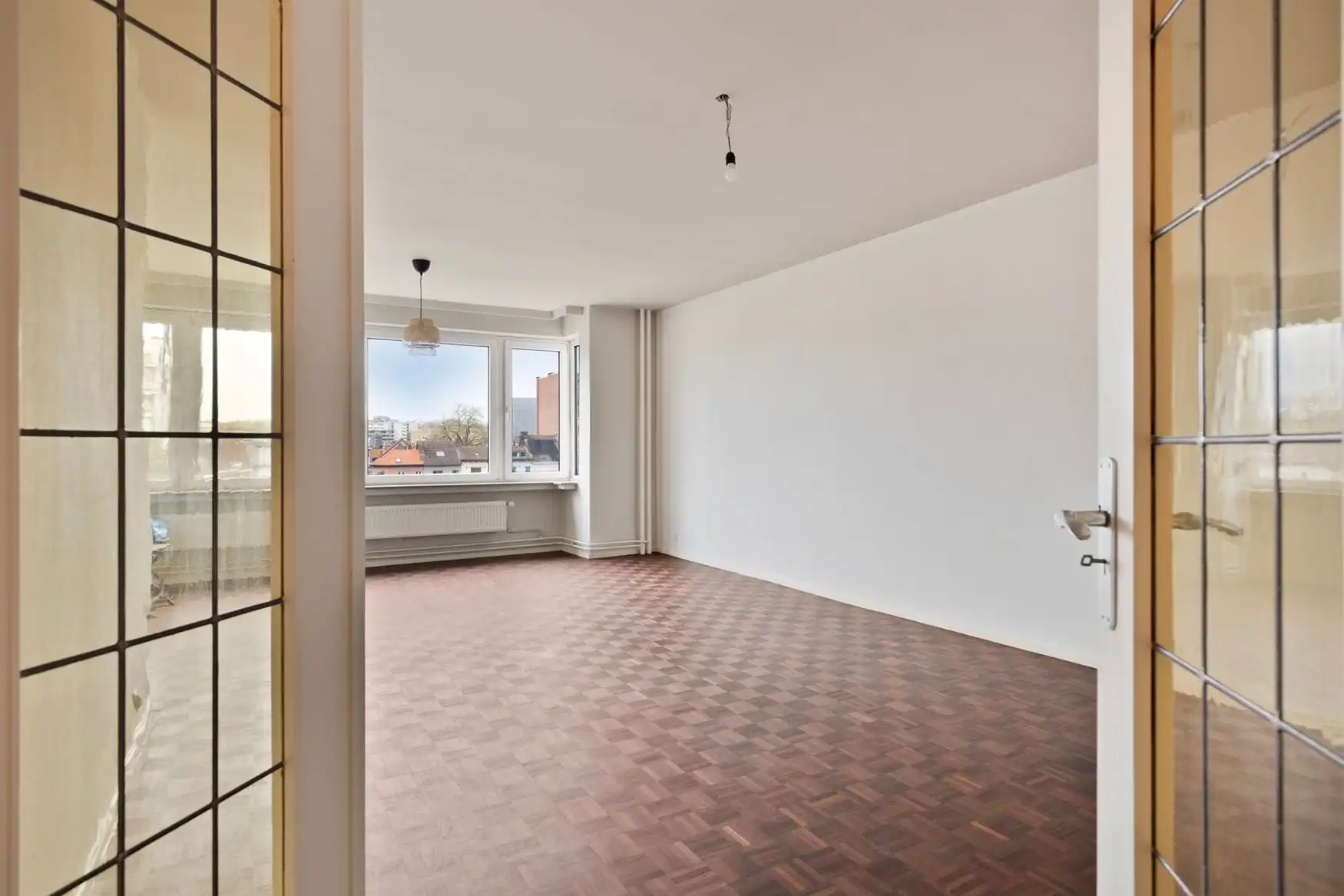 Lichtrijk appartement op gegeerde locatie foto {{pictureIndex}}