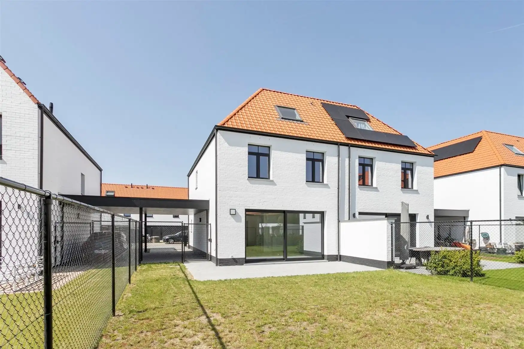 Zeer recente woning op gunstige locatie foto 13