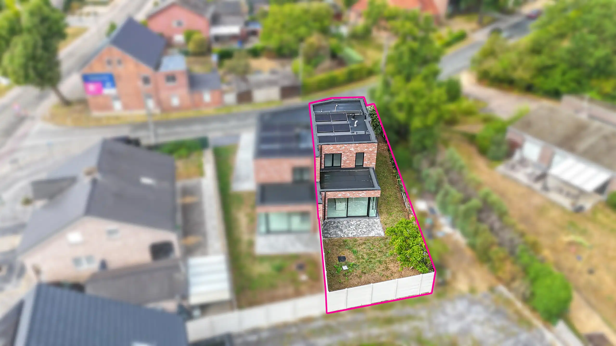 Kwalitatief afgewerkte nieuwbouwwoning op centrale ligging! foto 35