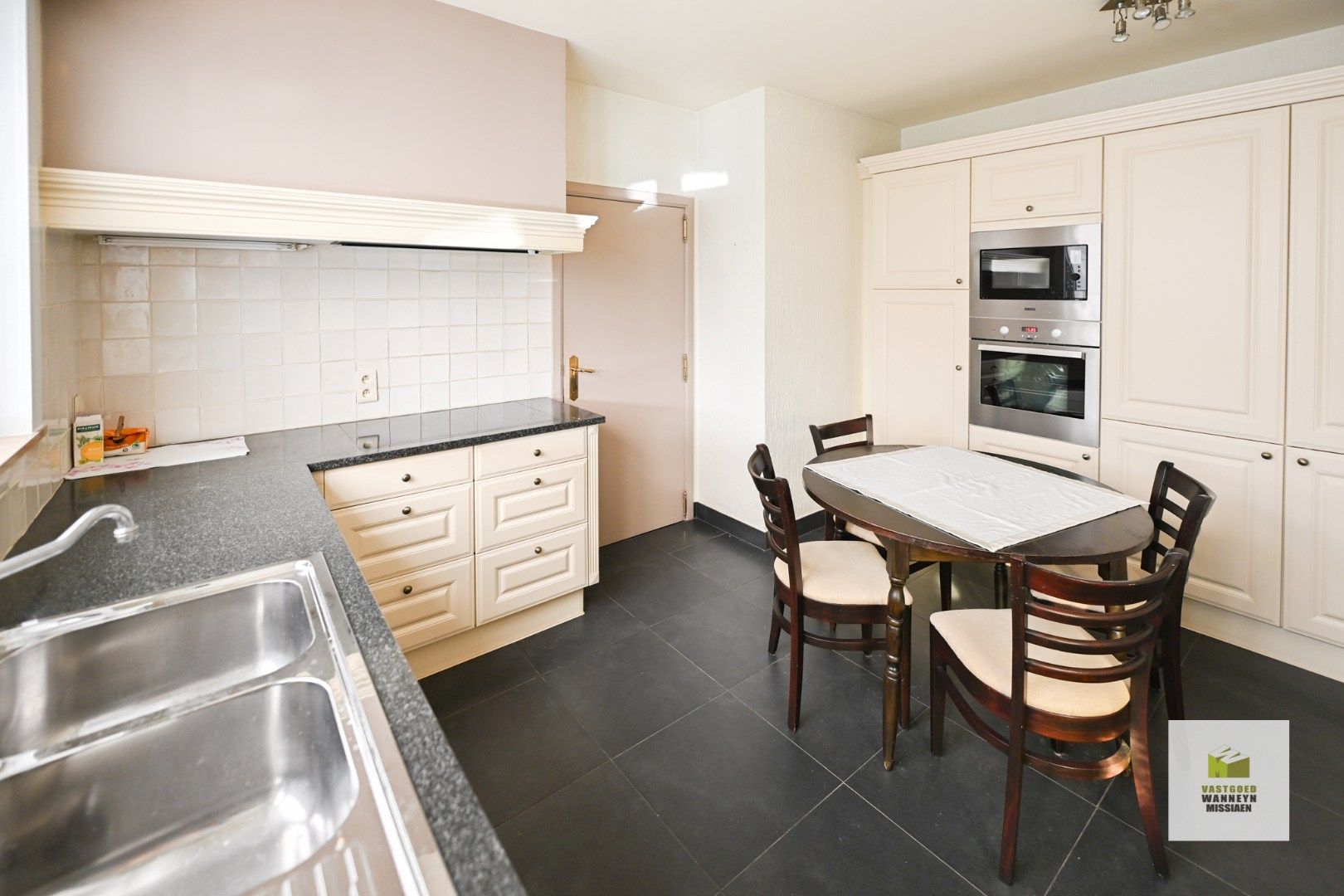 Rustig gelegen woning met 5 slaapkamers op 673m2 foto 7