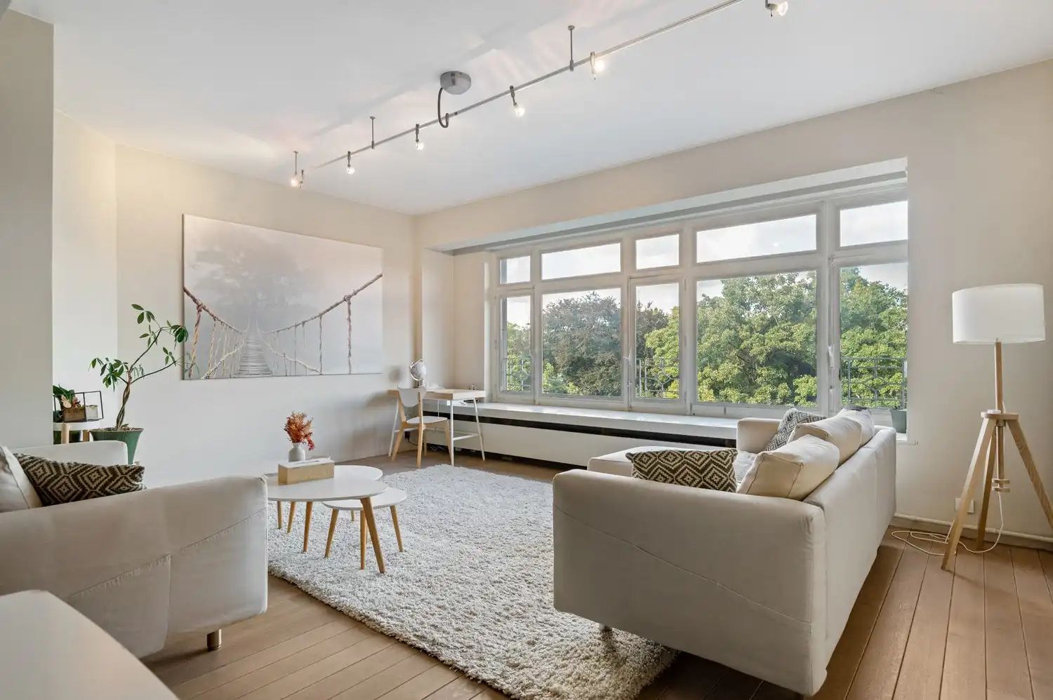 Appartement met frontaal parkzicht foto {{pictureIndex}}