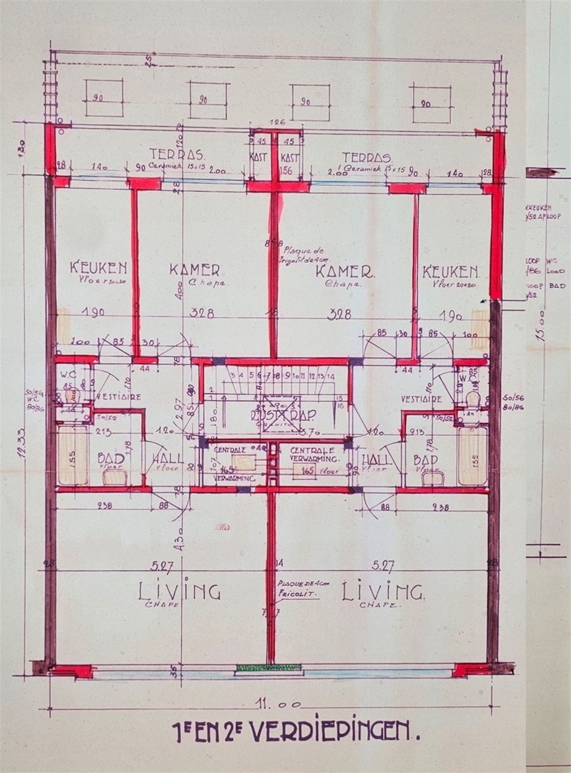 Opbrengsteigendom met 4 appartementen en een foto 20