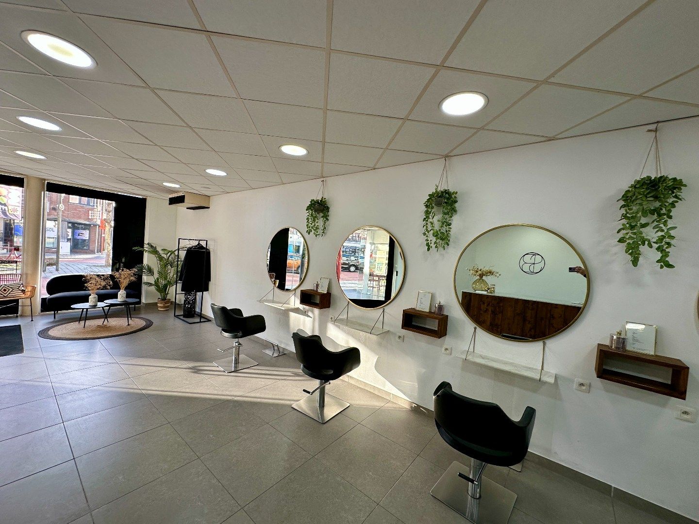 Instapklare winkelruimte van 150m² momenteel ingericht als kapperszaak in Eisden foto 7