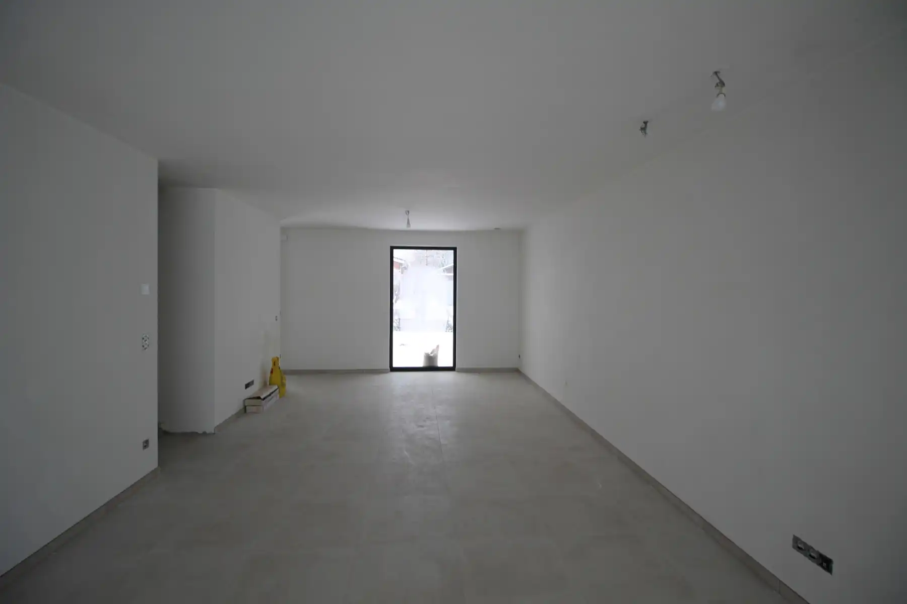 Energiezuinige nieuwbouwwoning met 4 slaapkamers, terras met tuin, tuinberging, carport en autostaanplaats. foto 3