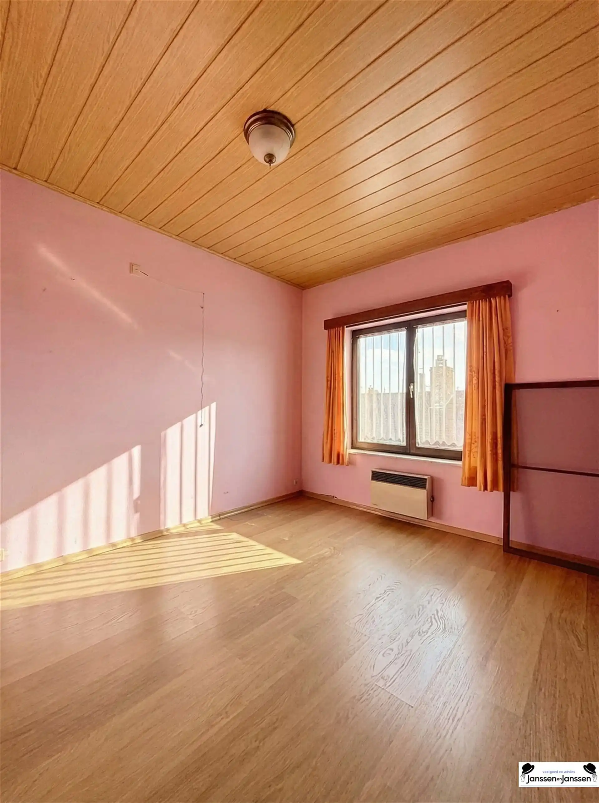 Ruime woning met 3 slaapkamers en aparte garage foto 11