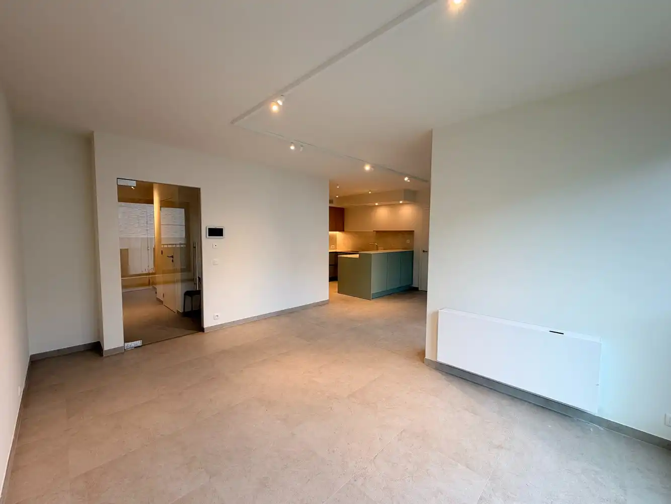 Hoogwaardig afgewerkt nieuwbouwappartement met 2 slaapkamers + kelderberging en staanplaats foto 3