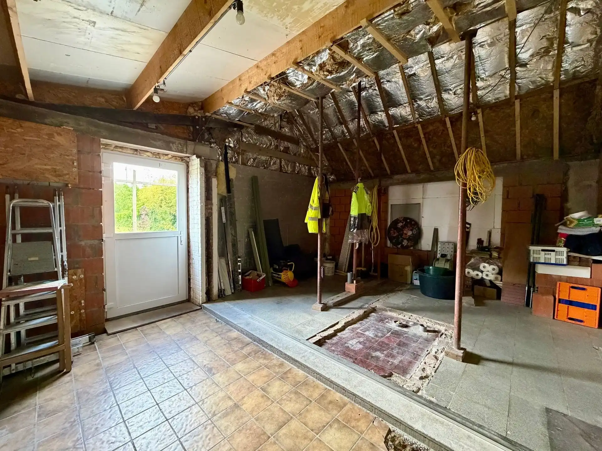 Renovatieproject met enorm potentieel op een ruim perceel van 9a85ca. foto 12