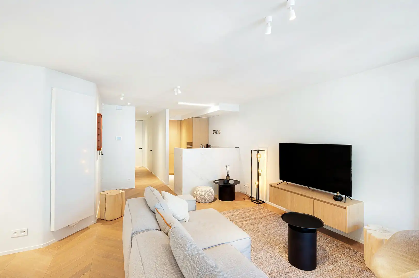 Instapklaar appartement gelegen op een centrale ligging te Knokke, vlakbij de winkels en de zee. foto 11